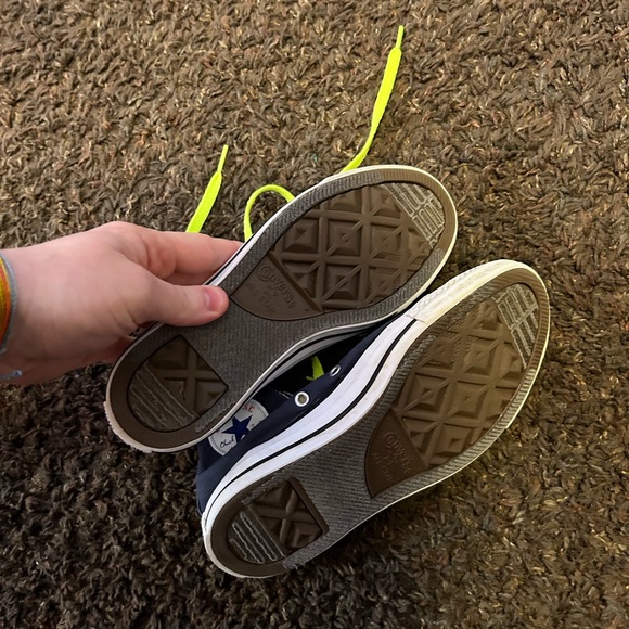 converse high tops Size 4 - Picture 3 of 4